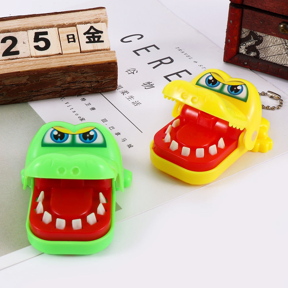 2020 Hot Sale New Creative Small Size Crocodile Mouth Dentist Bite Finger Game Funny Gags Toy For Kids Play Fun